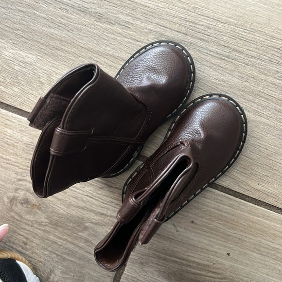 Lot size 5 boots and sneakers - Picture 2 of 6